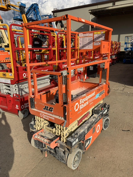 2022 JLG ES1330L