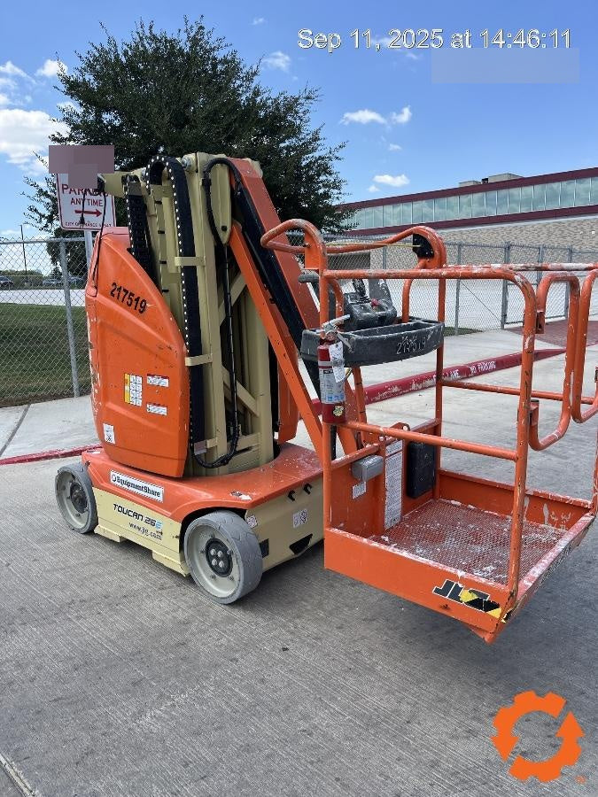 2022 JLG 26E