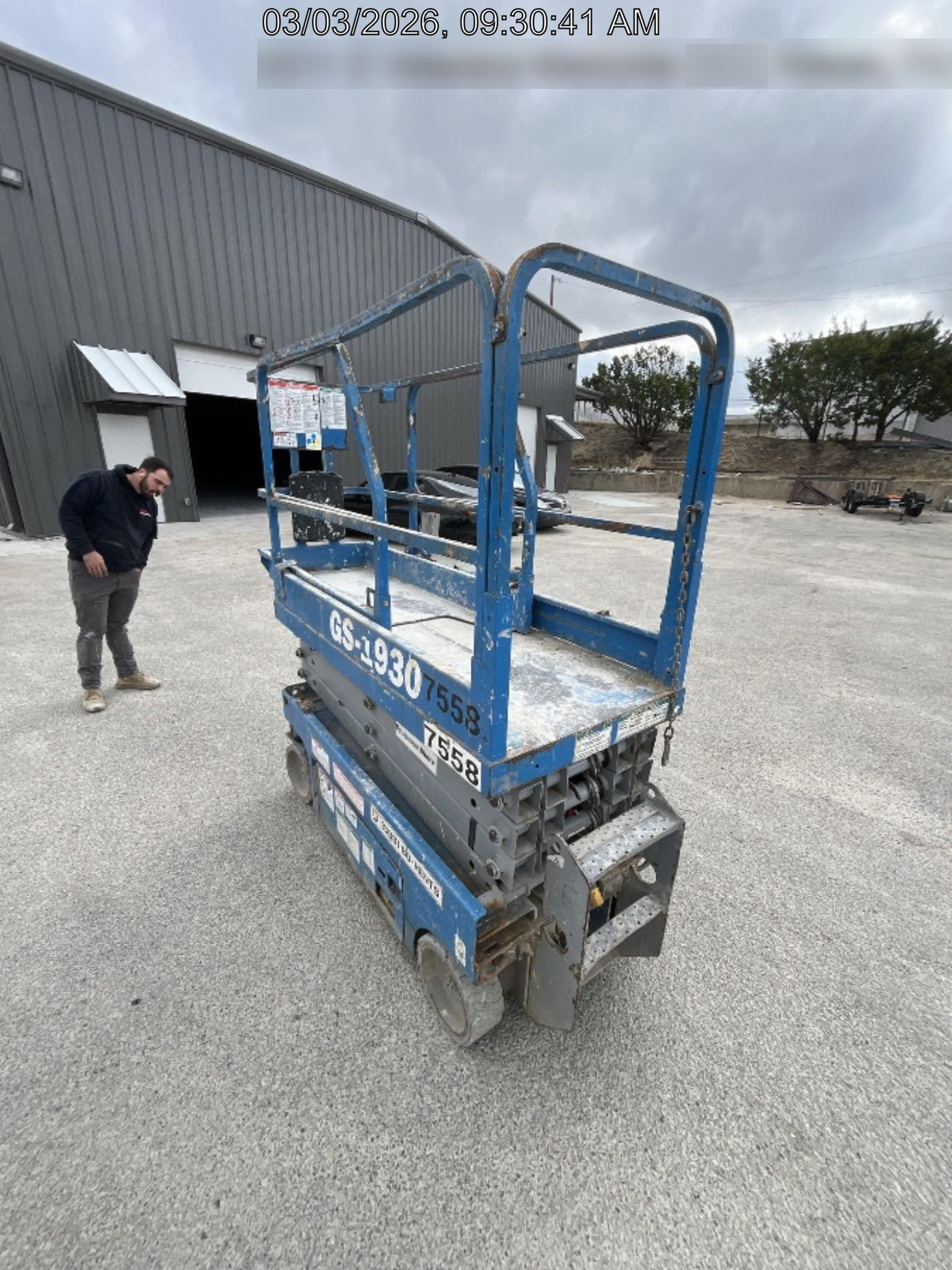 2017 Genie GS-1930 Genie GS-1930 Lift w/Fixed Rail and Chain Entry
