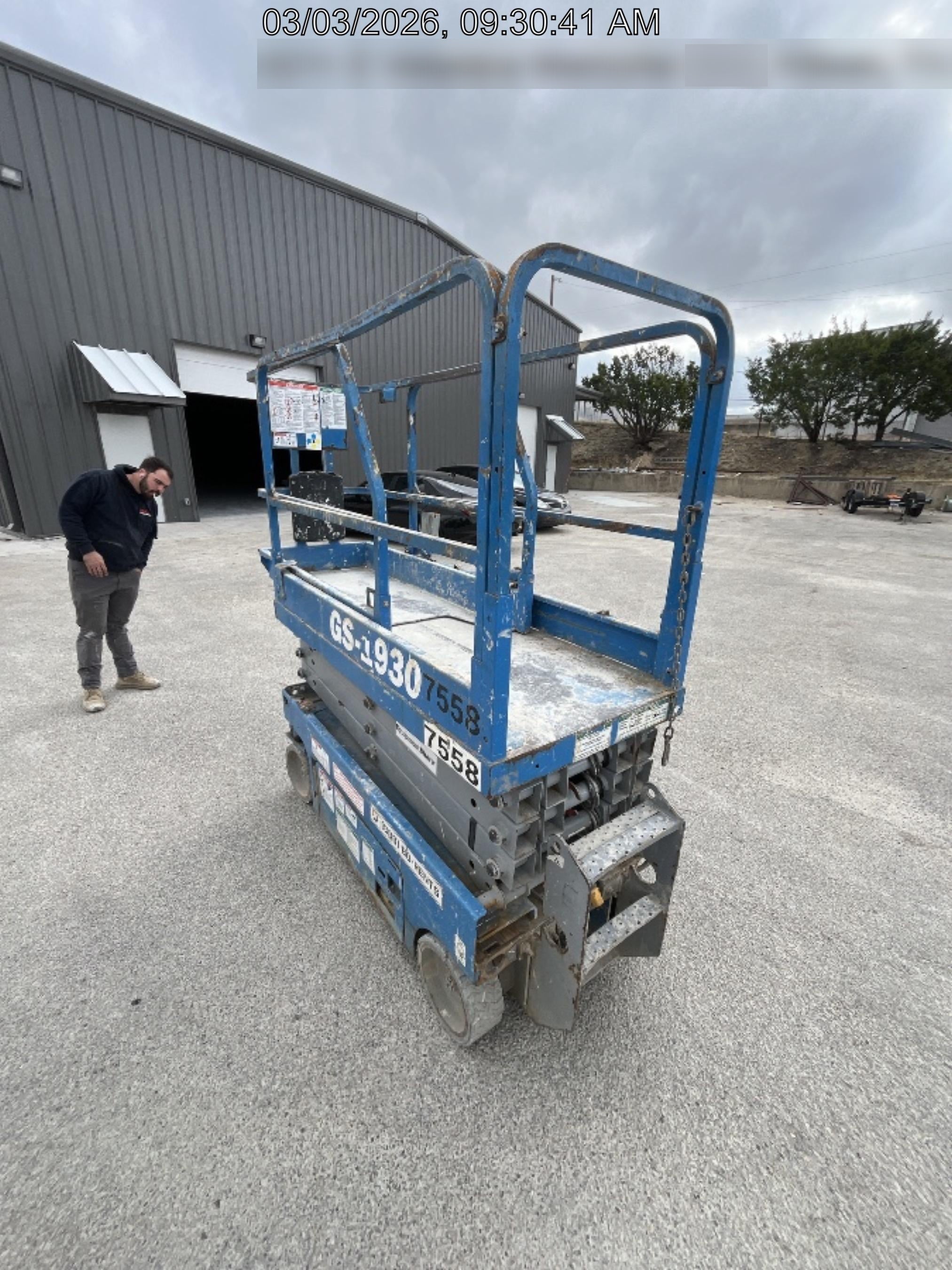 2017 Genie GS-1930 Genie GS-1930 Lift w/Fixed Rail and Chain Entry