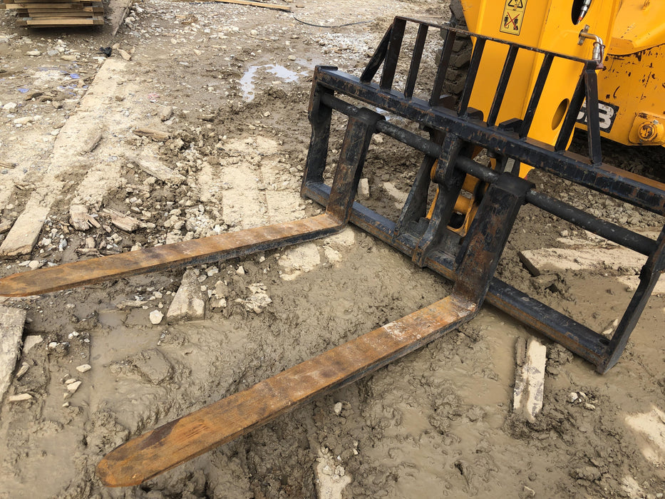 2019 JCB 510-56 Enclosed Cab, 74 HP, Solid Tires, Worklights, Beacon, Aux Hydraulics, Lifting Eye w/66" Carriage/60" Forks