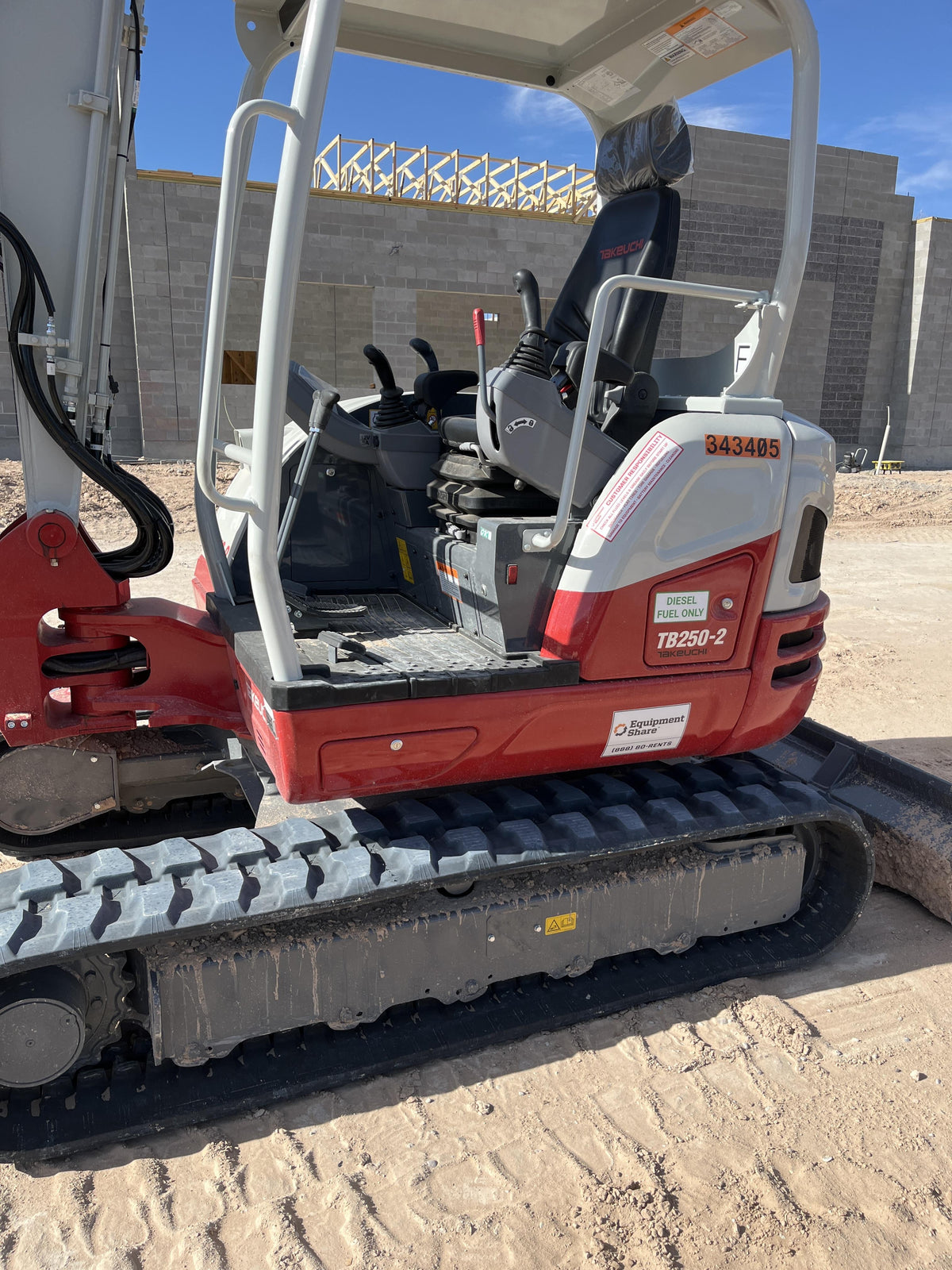 2023 TAKEUCHI TB250-2R
