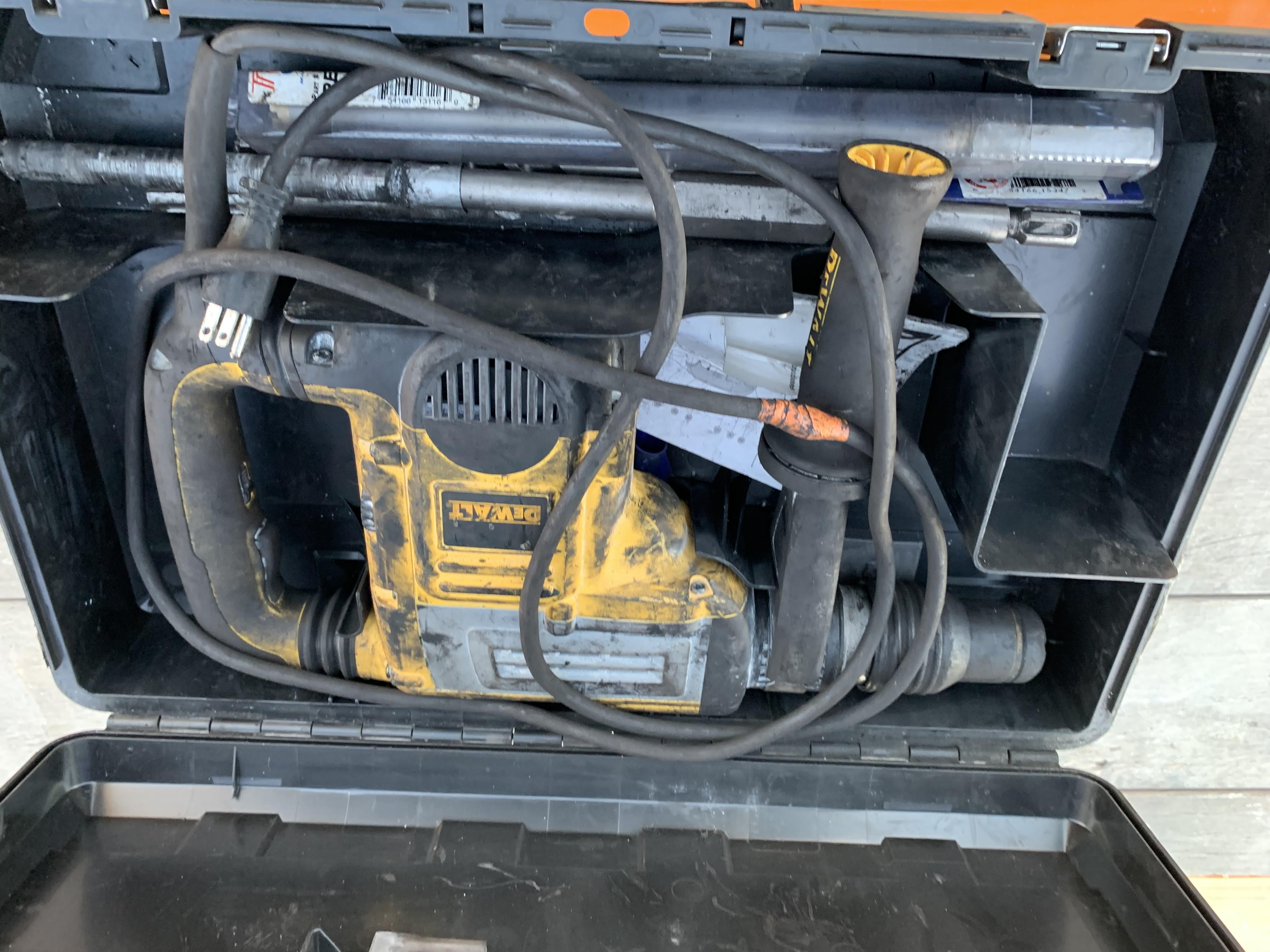 2020 DEWALT D25604