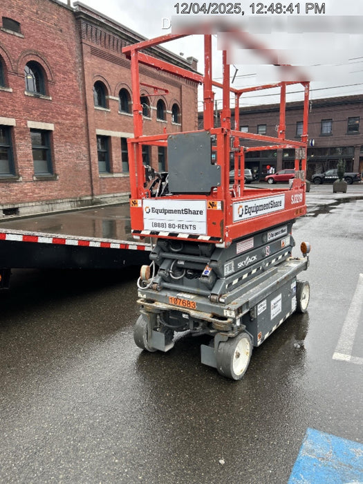 2020 Skyjack SJIII-3219 Solid NM Tires, Half height spring hinged entry gate, Dual Beacons, 800W Inverter