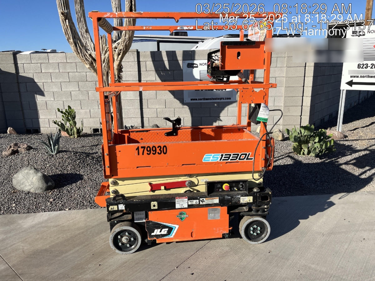 2021 JLG ES1330L