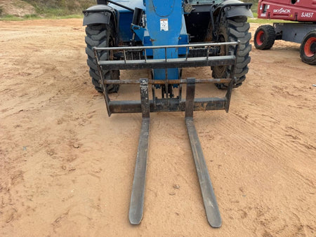 2018 Genie GTH-844 Genie GTH-844 w/Enclosed Cab w/HVAC, Work Lights, Solid Tires, Beacon, 60" Carriage and Forks