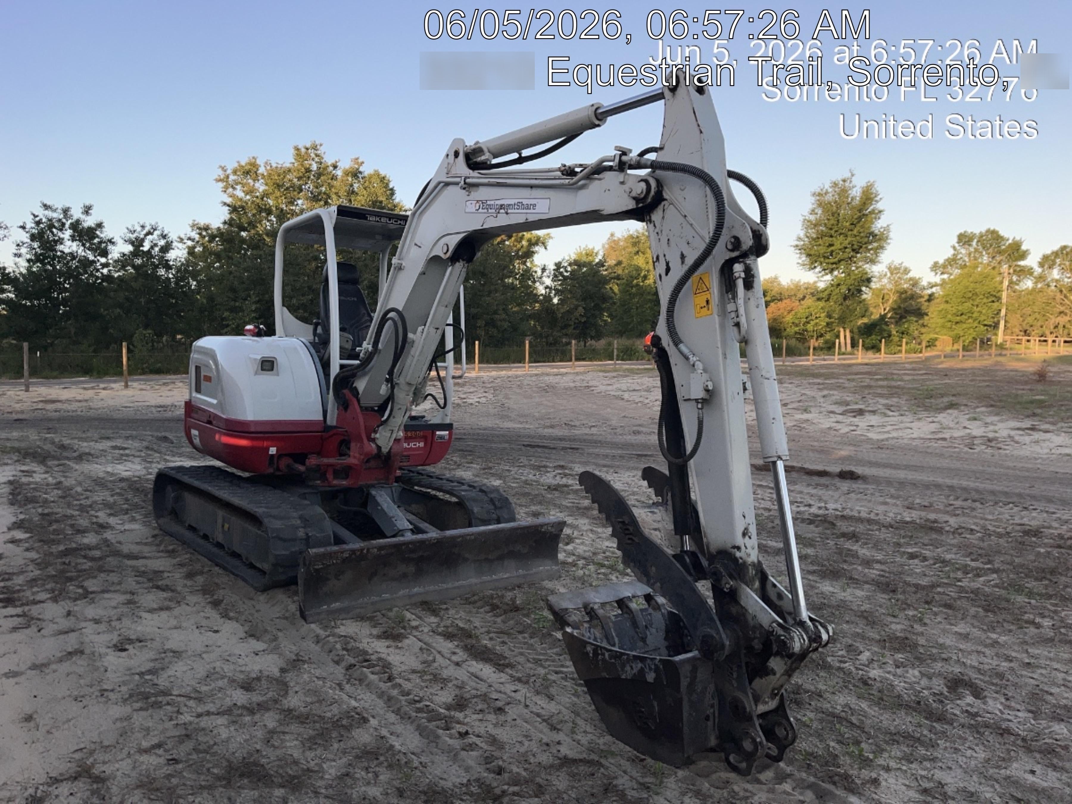 2023 TAKEUCHI TB250-2R
