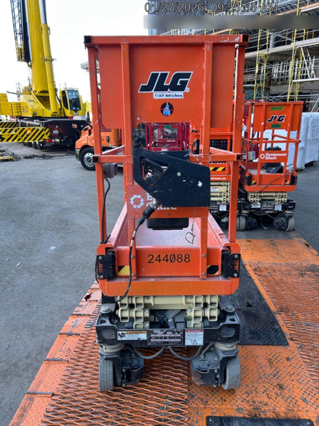 2022 JLG ES1330L