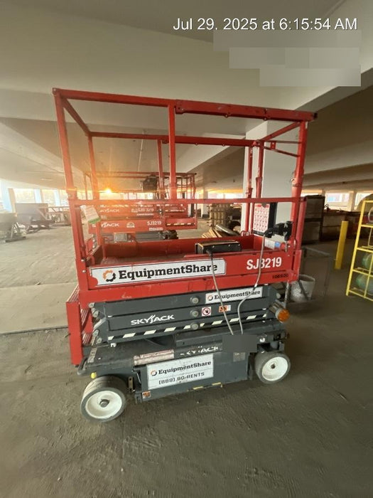 2020 Skyjack SJIII-3219 Solid NM Tires, Half height spring hinged entry gate, Dual Beacons, 800W Inverter