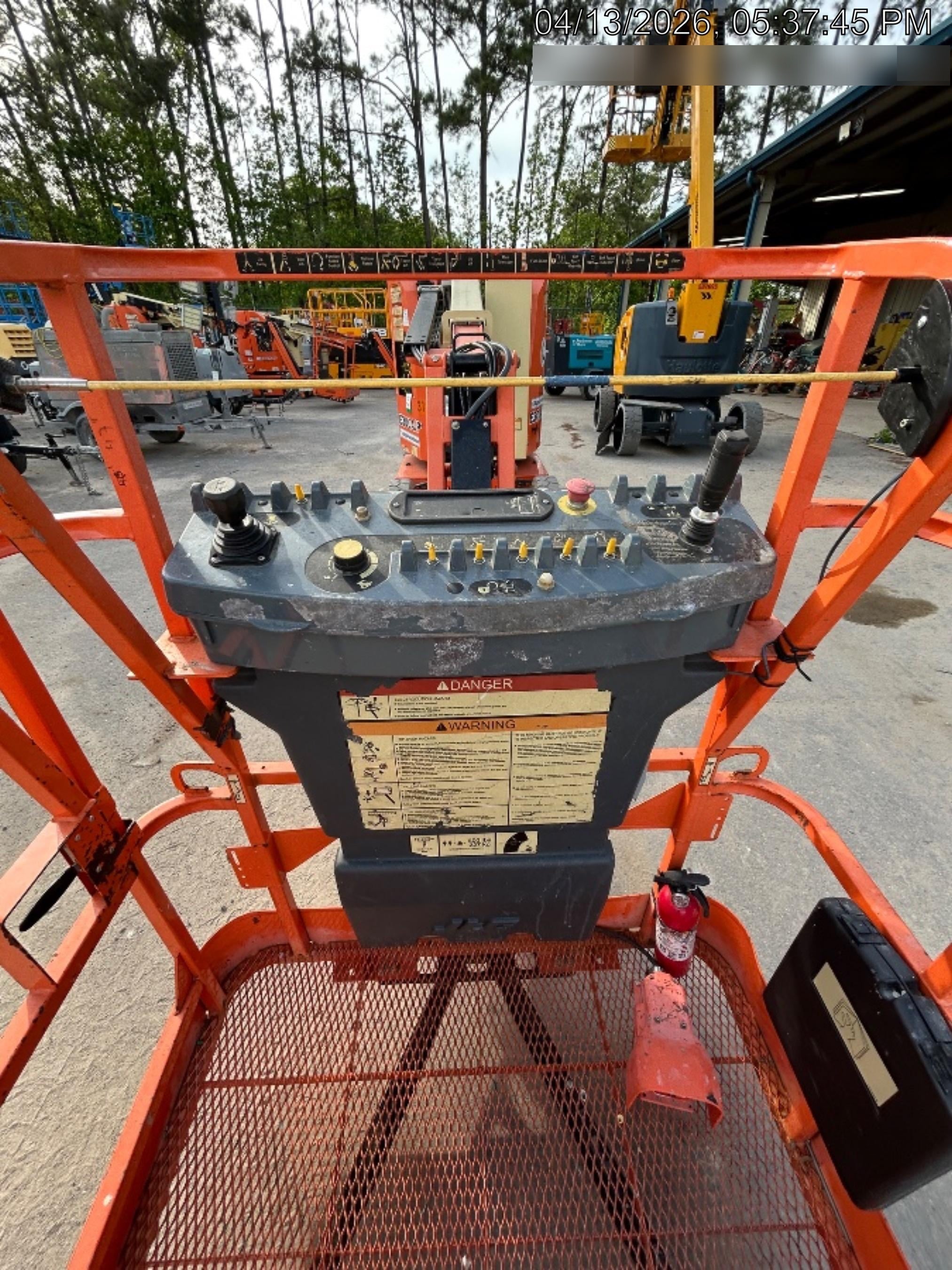 2019 JLG E300AJP