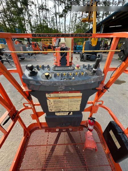2019 JLG E300AJP