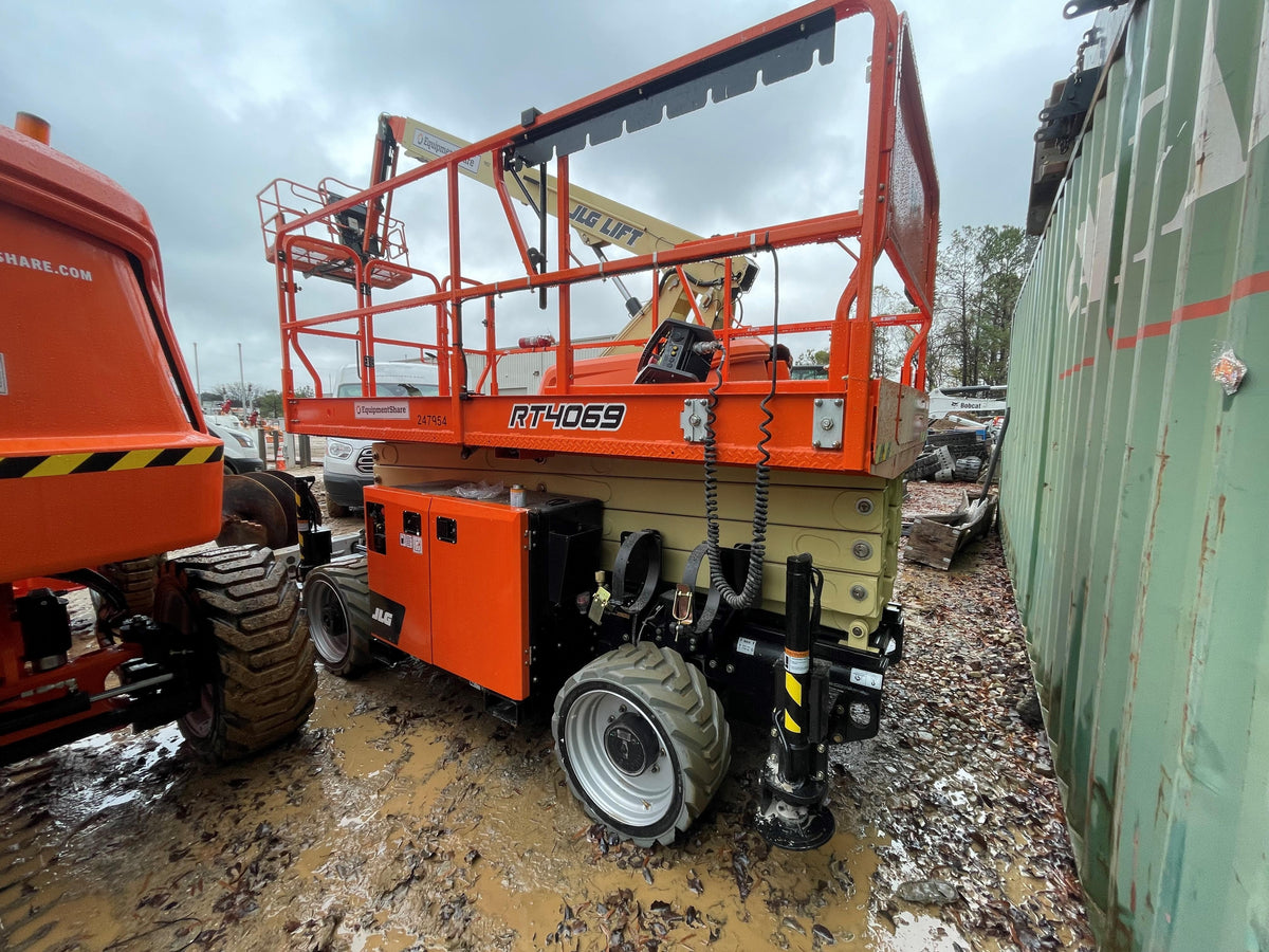 2022 JLG RT4069