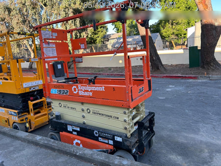 2024 JLG ES1932