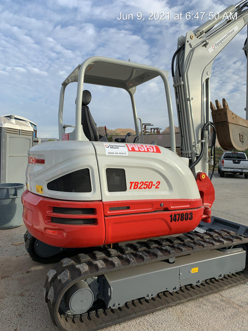 2021 TAKEUCHI TB250-2