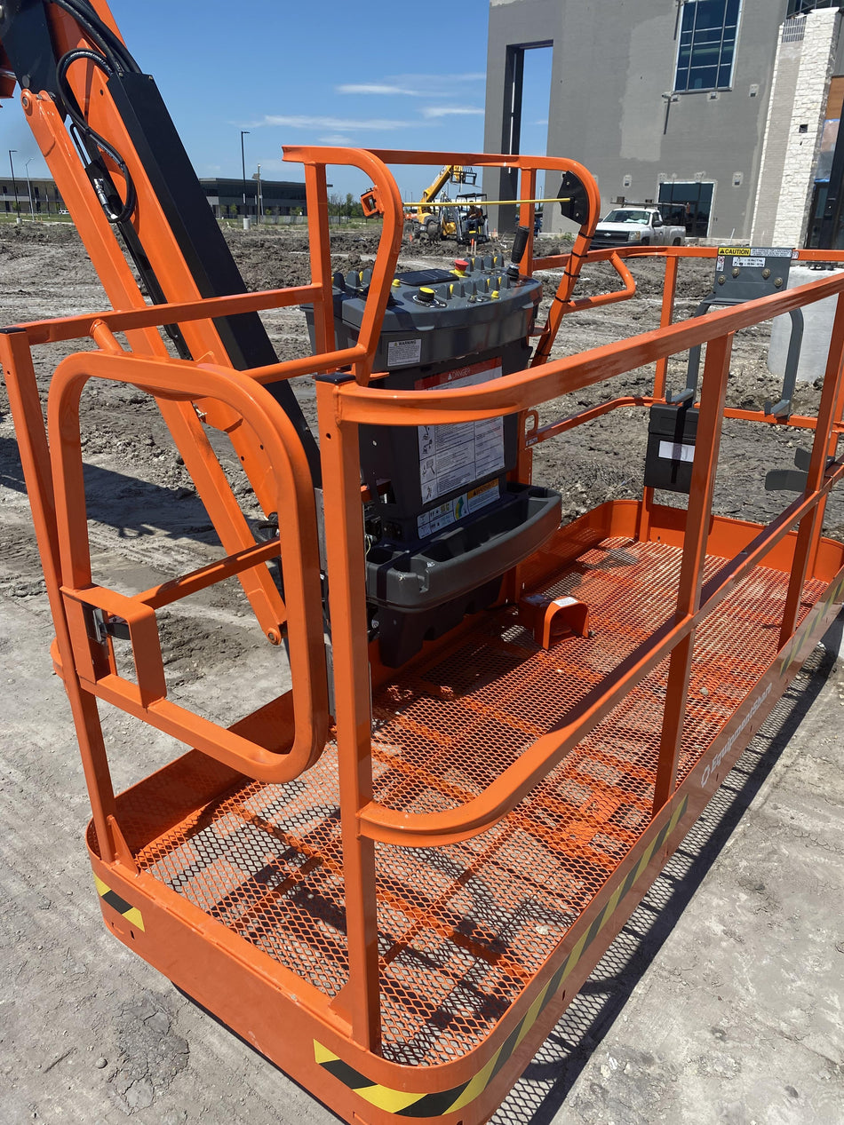 2023 JLG 660SJ