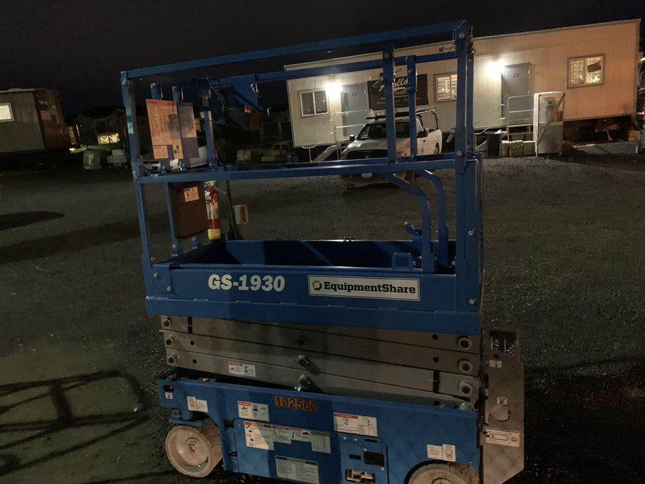 2020 Genie GS-1930 Solid Non Marking Tires, Beacon, Folding rails with half height swing gate, 800W Inverter