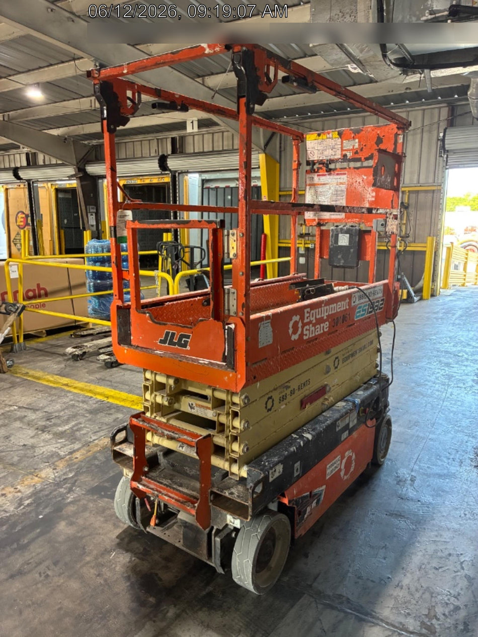 2023 JLG ES1932