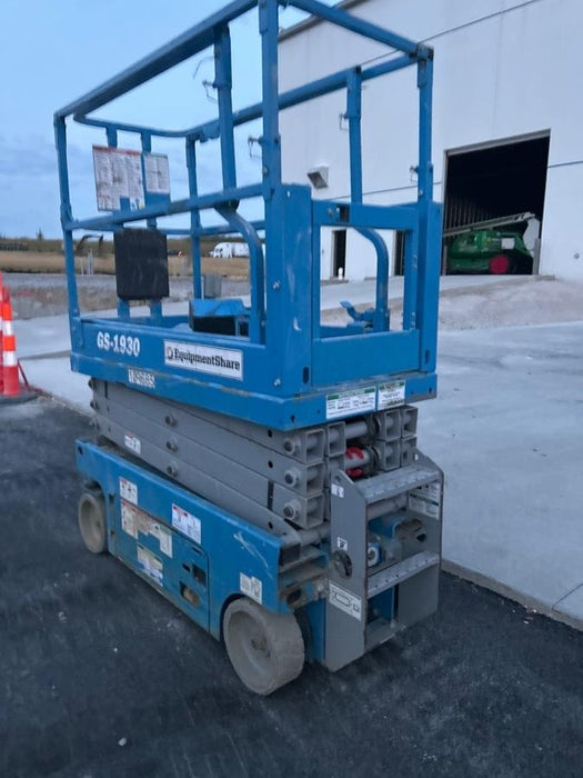 2020 Genie GS-1930 Solid Non Marking Tires, Beacon, Folding rails with half height swing gate, 800W Inverter