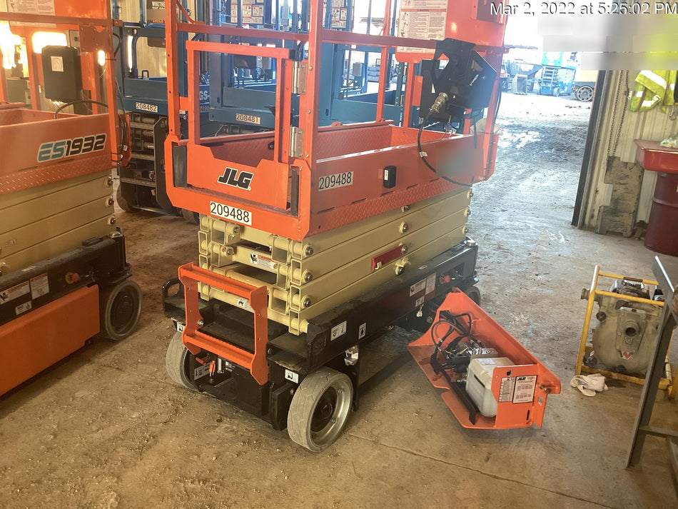 2022 JLG ES1932