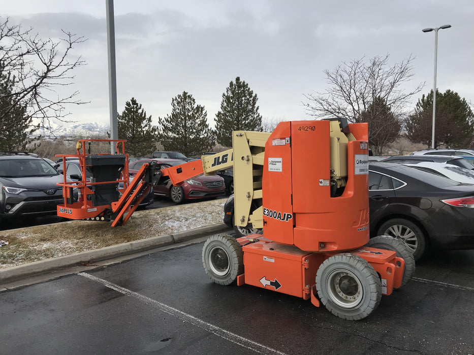 2019 JLG E300AJP