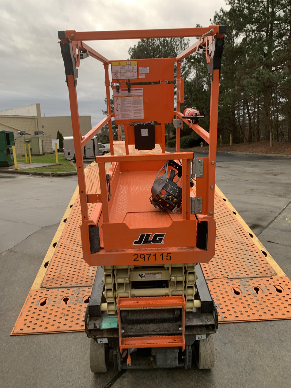 2023 JLG ES1932