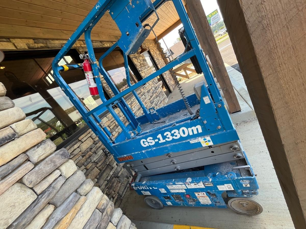 2021 GENIE GS-1330m