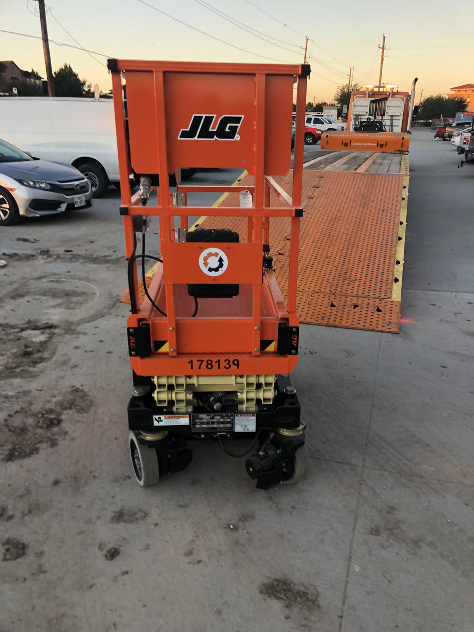 2021 JLG ES1330L