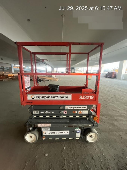 2020 Skyjack SJIII-3219 Solid NM Tires, Half height spring hinged entry gate, Dual Beacons, 800W Inverter