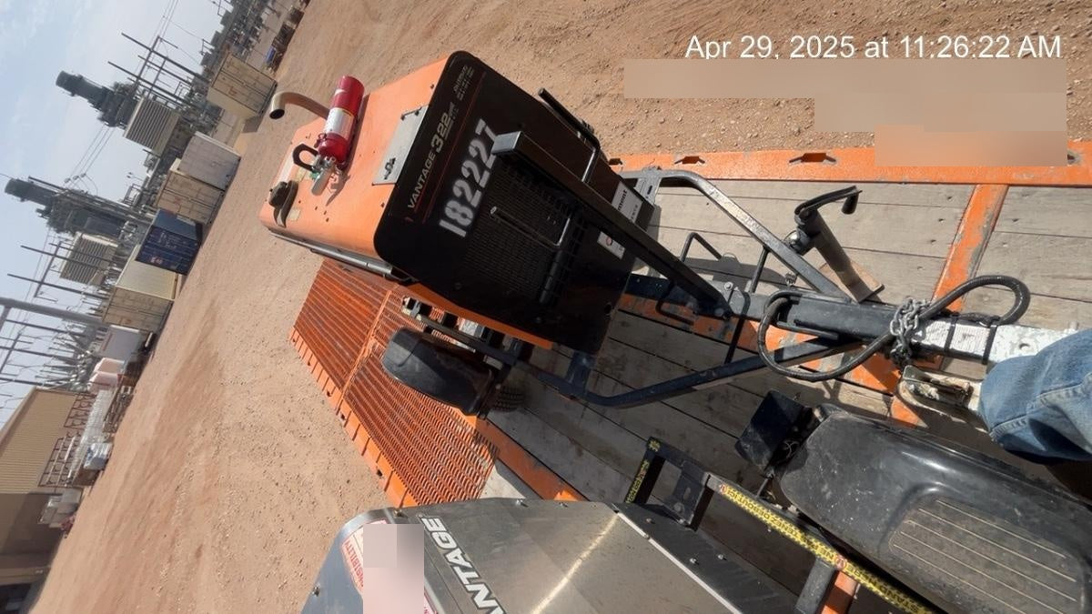 2021 Lincoln Electric Vantage 322 Vantage 322 Ready Pak 3 w/ Decals, ORANGE (includes trailer, cable rack, fender light kit) NO Telematics