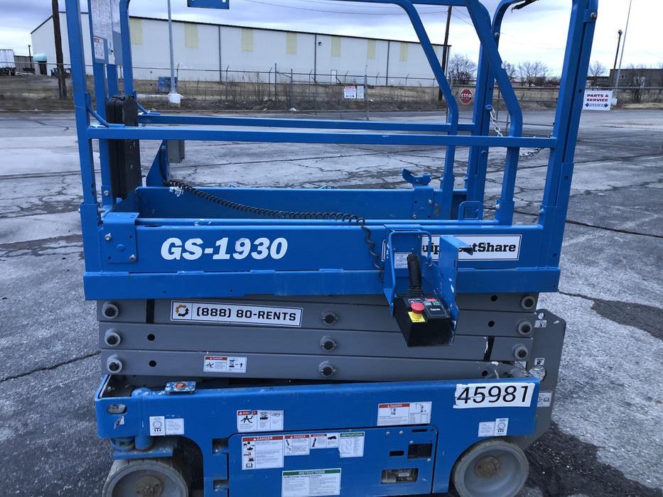 2019 Genie GS-1930 Fixed rails with chain Entry