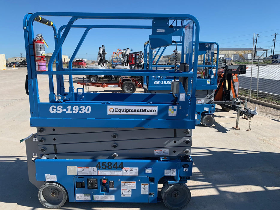 2019 Genie GS-1930 Fixed rails with chain Entry