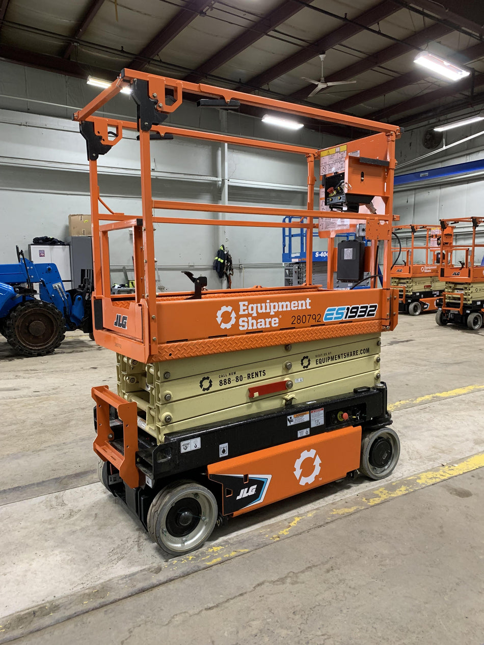 2022 JLG ES1932