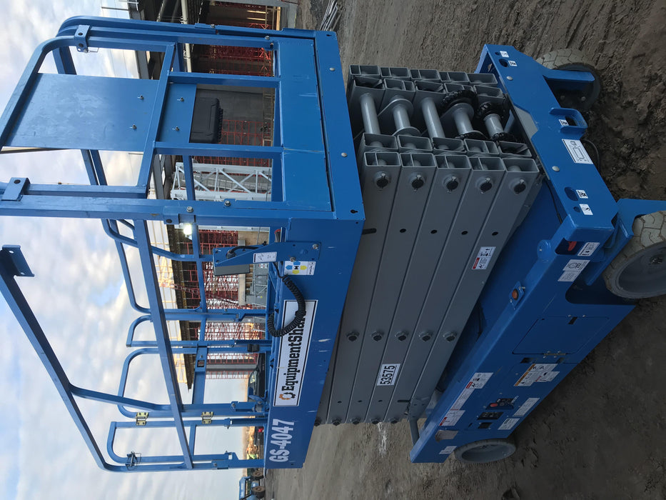 2019 Genie GS-4047 Folding rails with half height swing gate