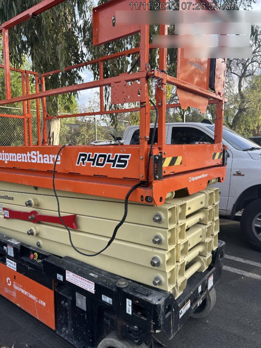 2022 JLG R4045