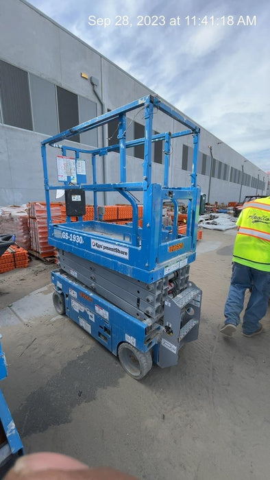 2020 Genie GS-1930 Solid Non Marking Tires, Beacon, Folding rails with half height swing gate, 800W Inverter