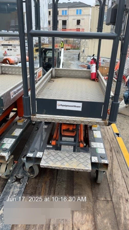 2023 JLG 1030P