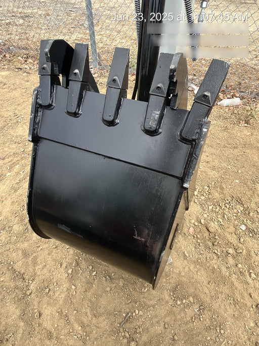 2025 TAKEUCHI 24" Bucket Takeuchi