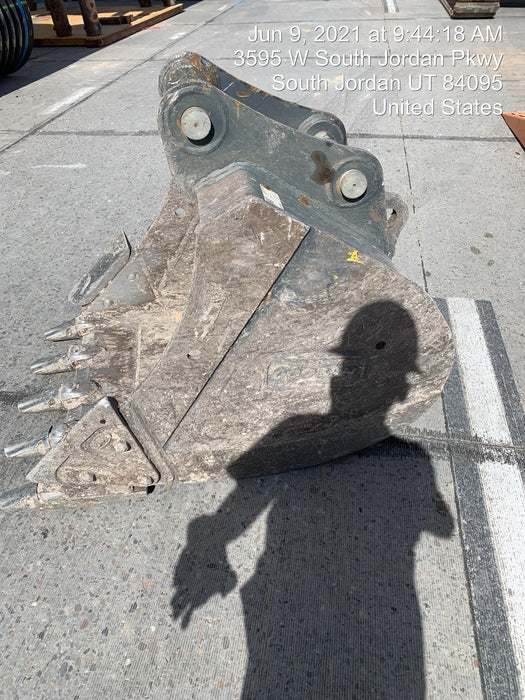 2020 DOOSAN 24" Bucket-Doosan