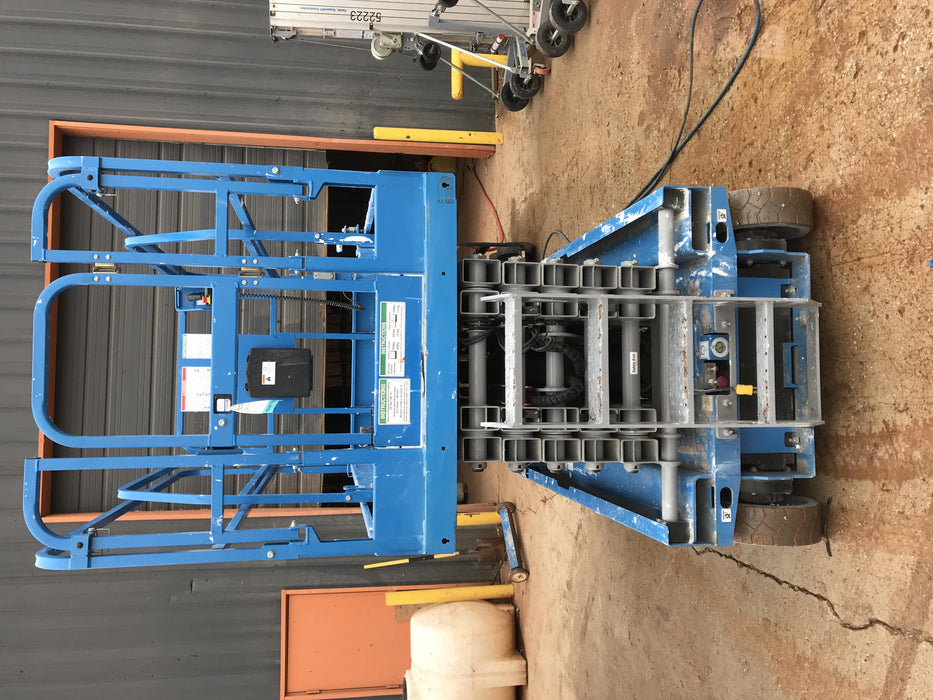 2019 Genie GS-4047 Folding rails with half height swing gate