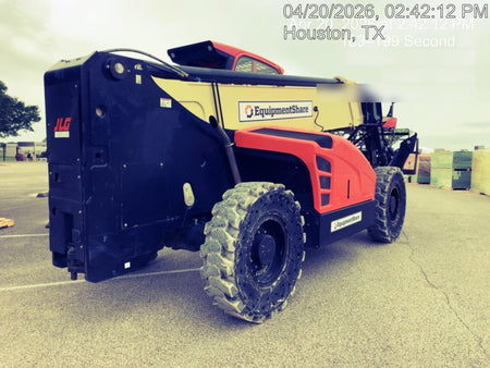 2021 JLG 1075