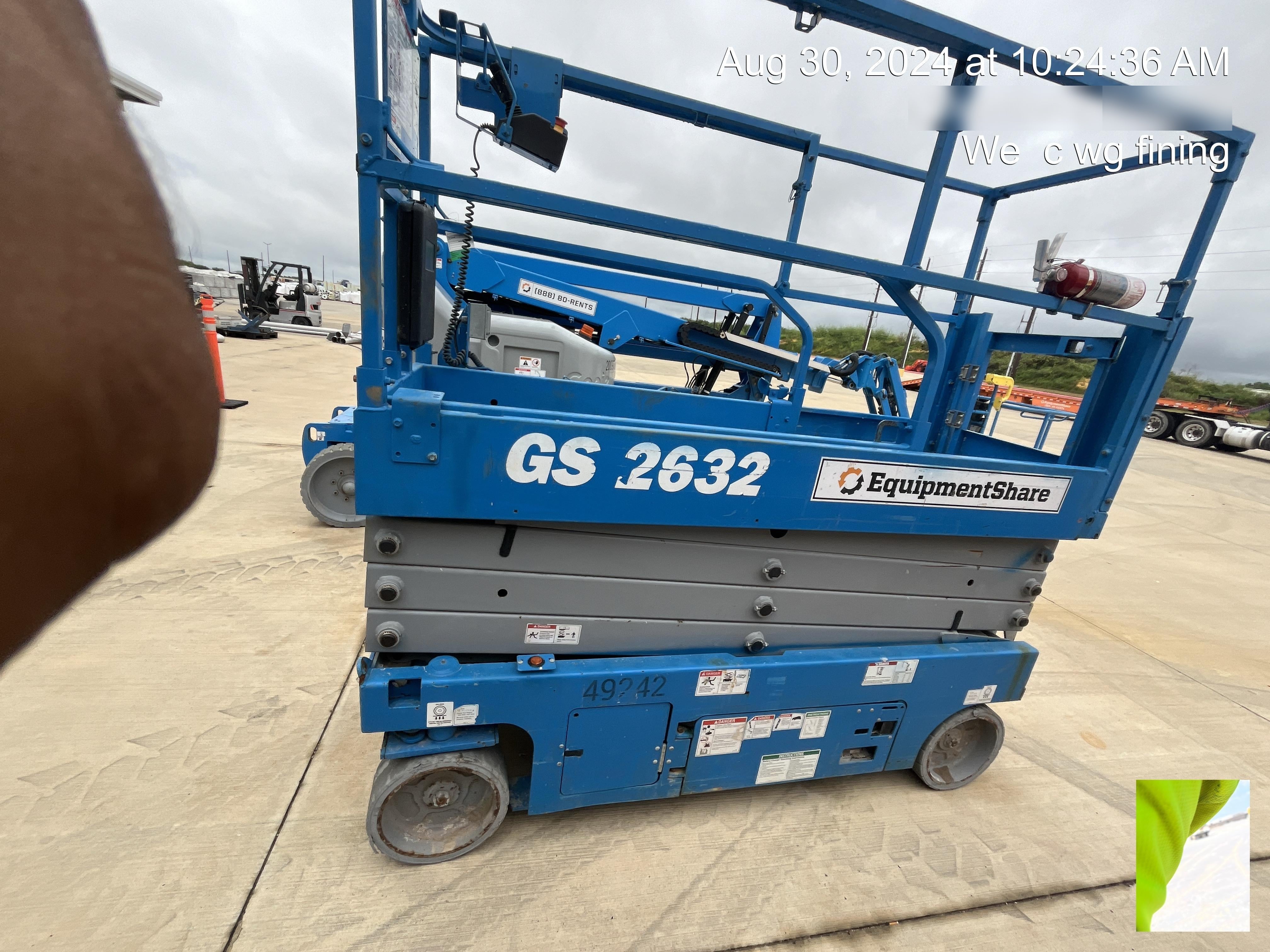 2019 Genie GS-2632 Folding rails with half height swing gate