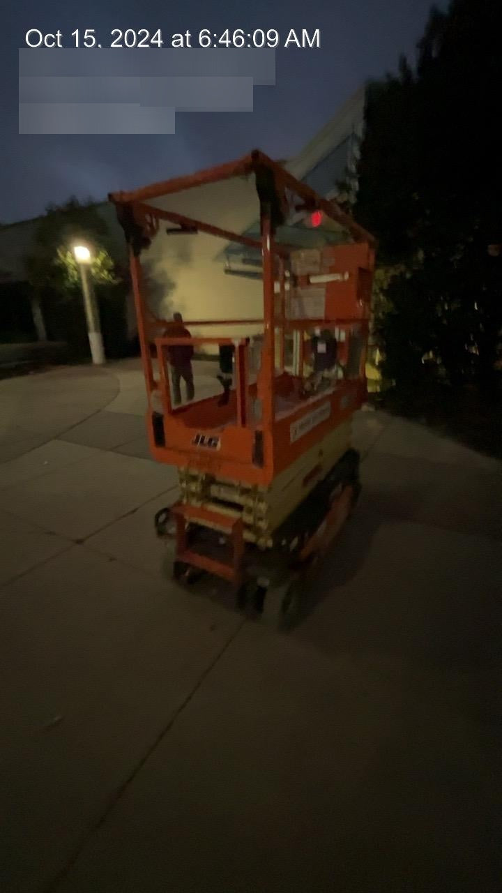 2022 JLG ES1932