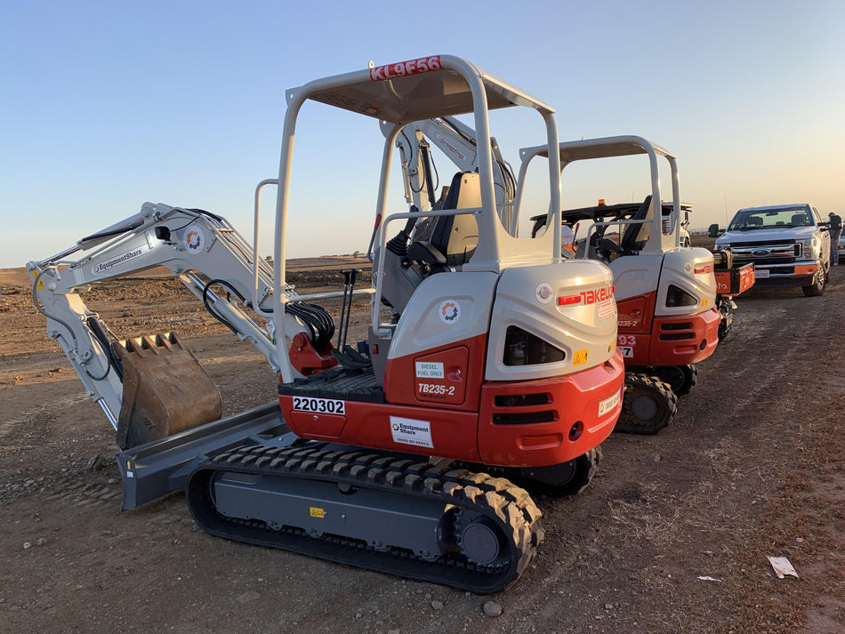 2022 TAKEUCHI TB235-2R