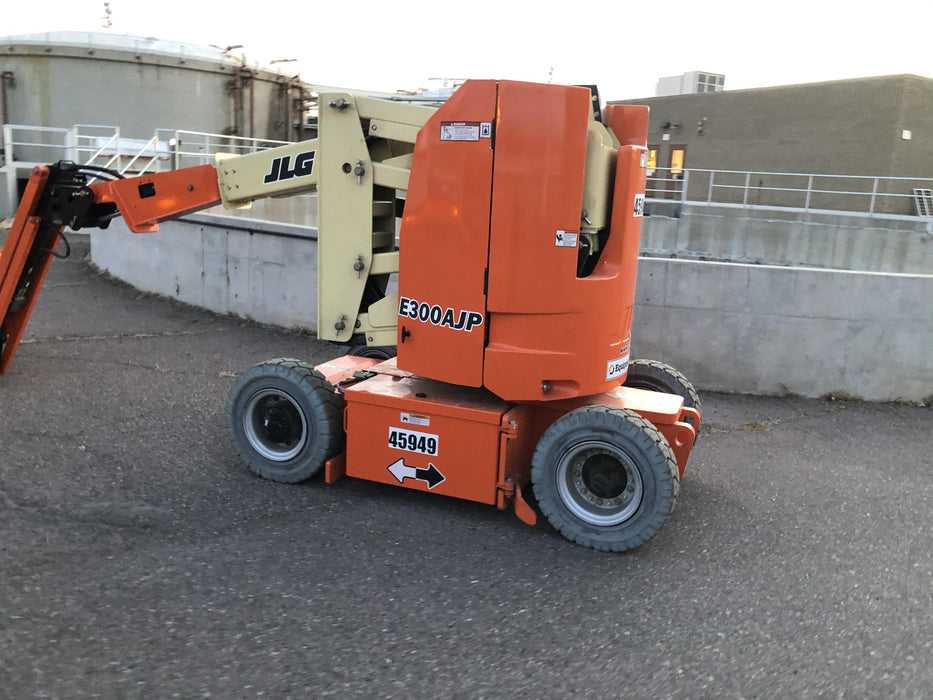 2019 JLG E300AJP