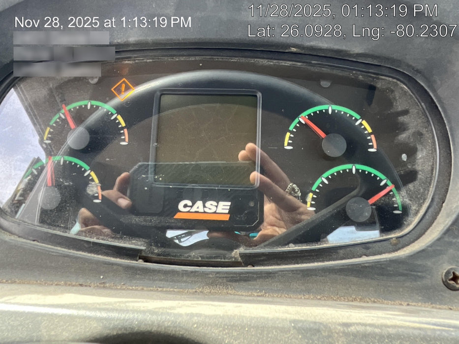 2015 Case 621F CLOSED CAB, JRB 416 STYLE HYD COUPLER