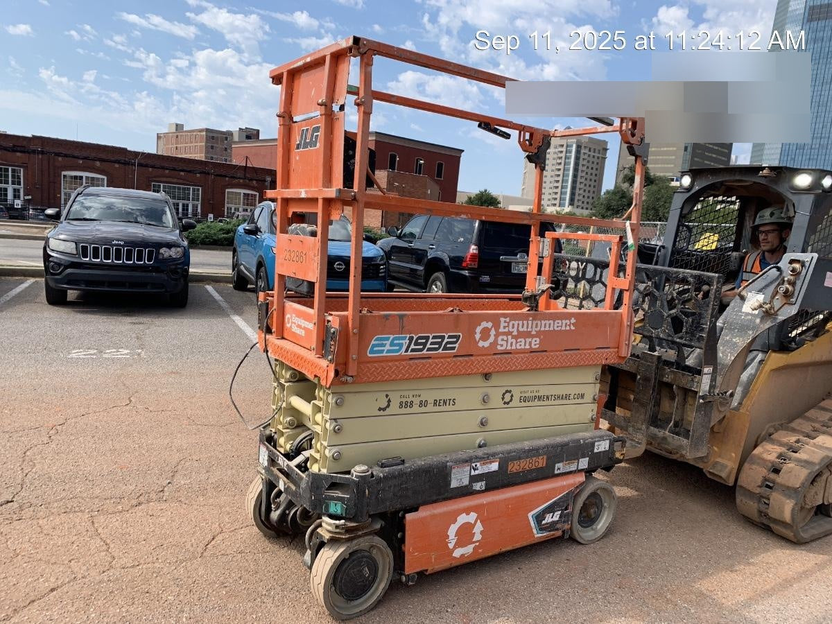 2022 JLG ES1932