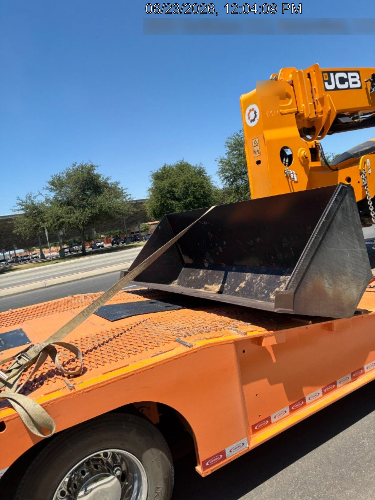 2025 JLG 1001100823