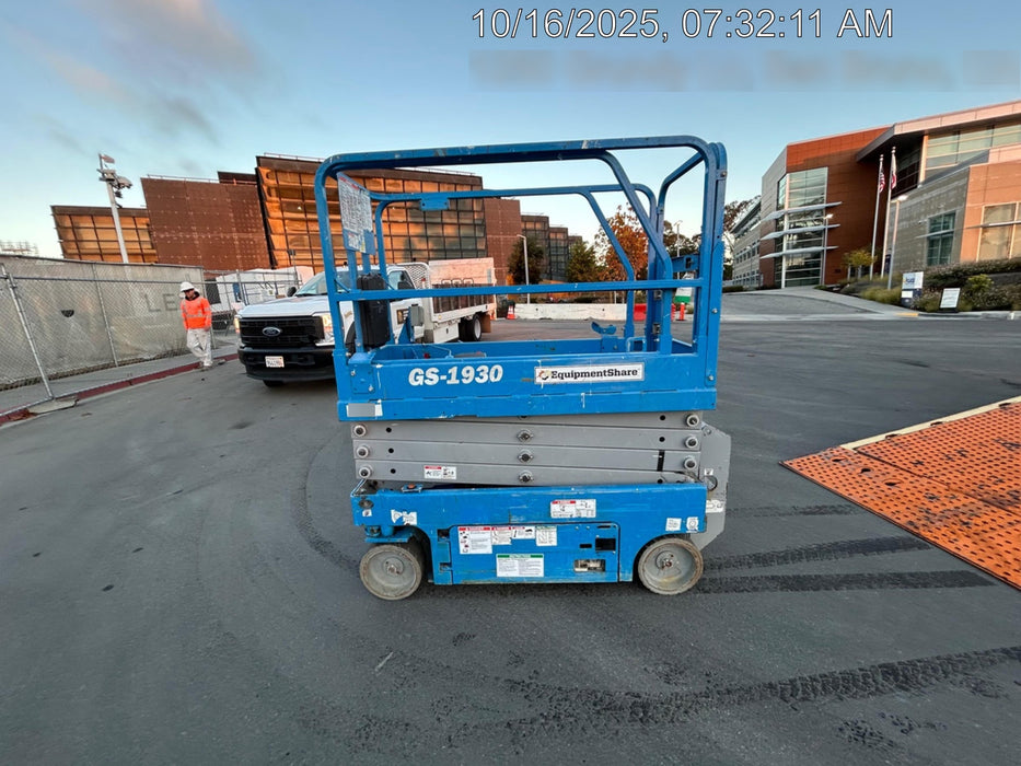 2019 Genie GS-1930 Half Height Swing Gate, 800W Inverter