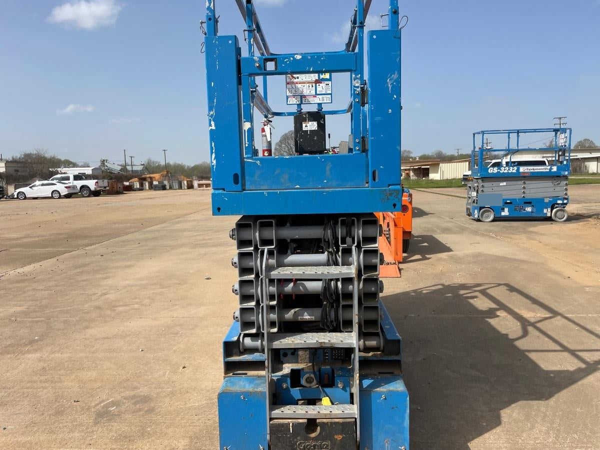 2022 GENIE GS-3232