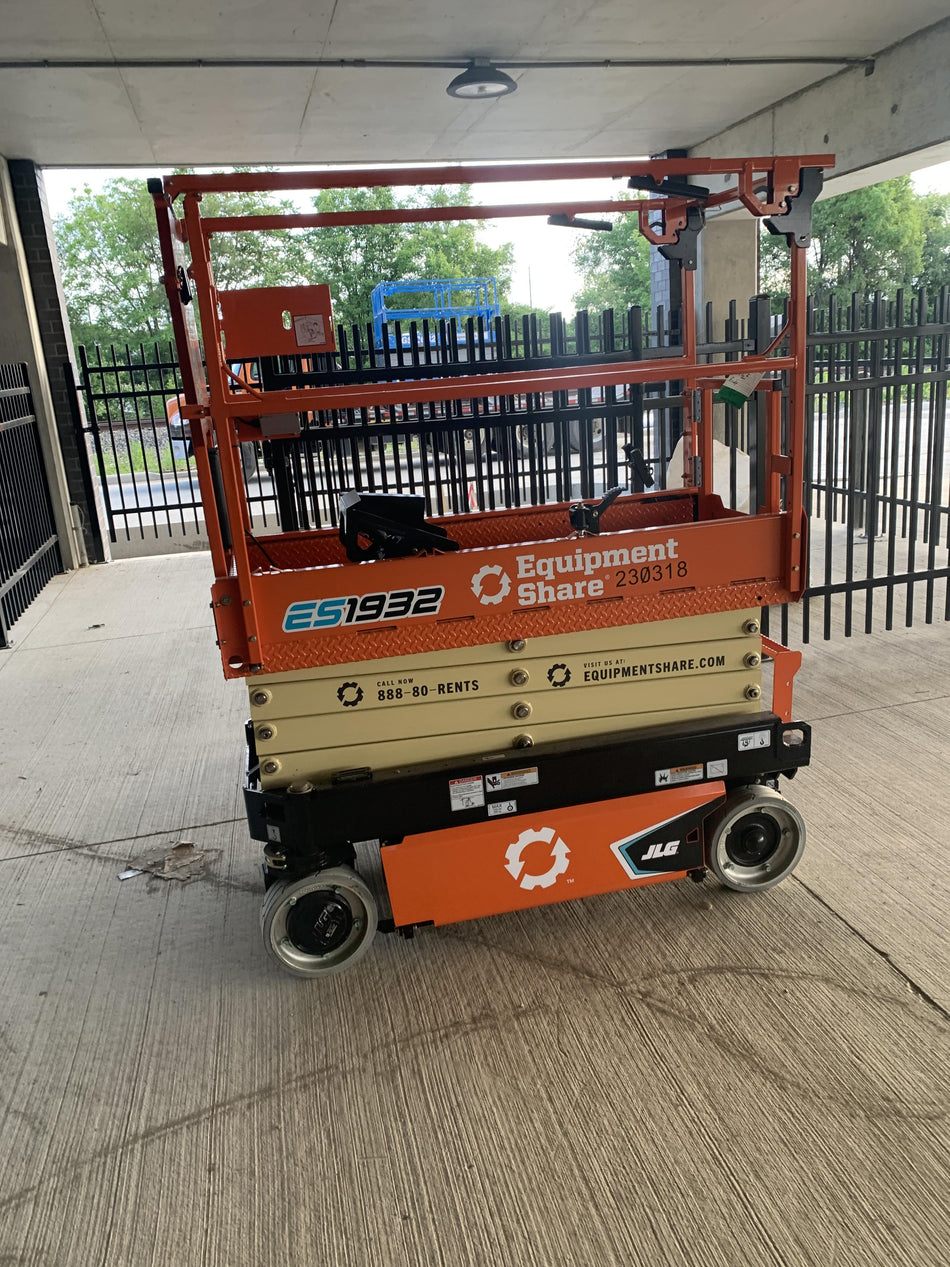 2022 JLG ES1932